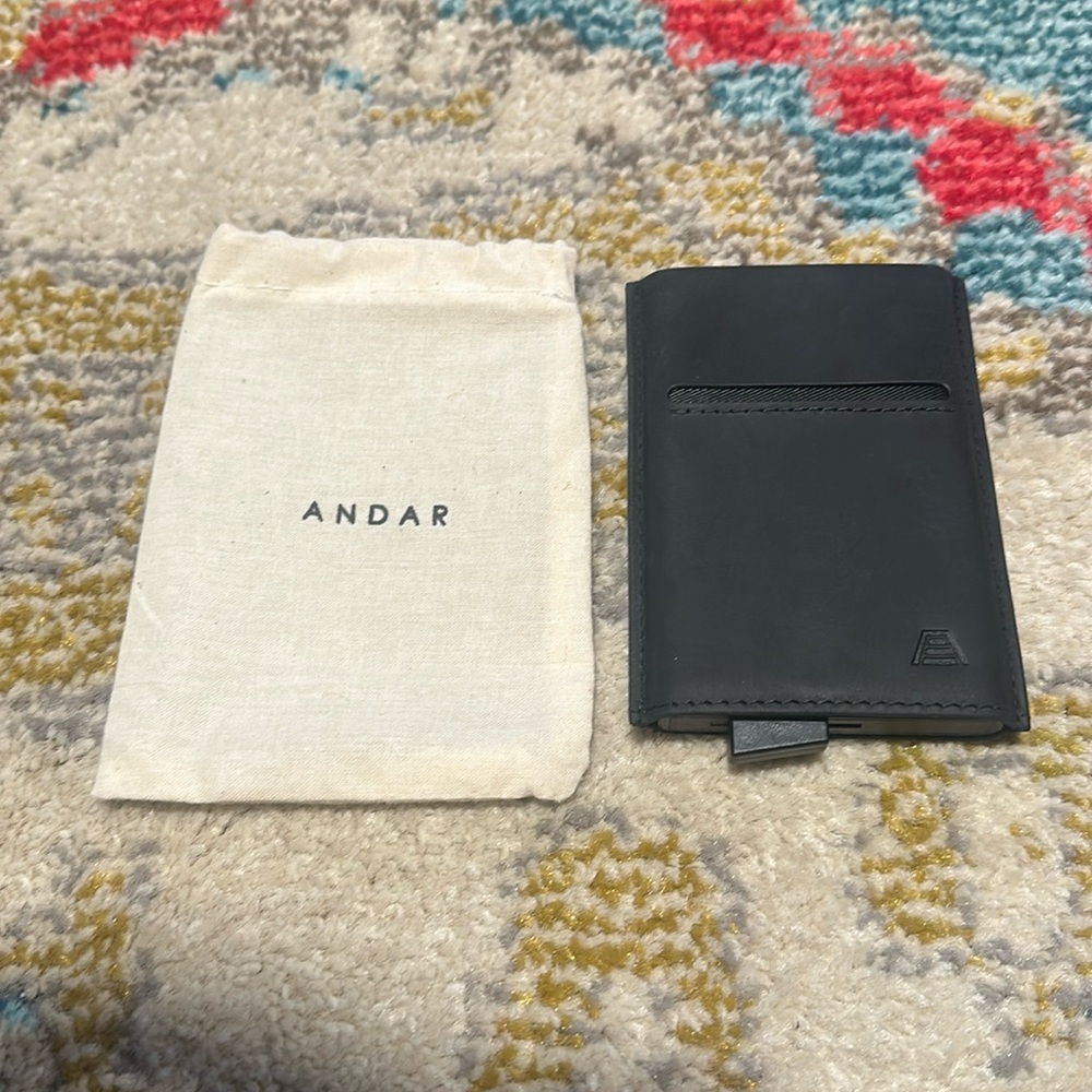 Brand new Andar the Pilot wallet in black